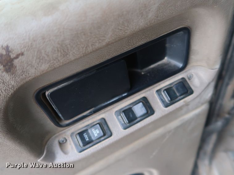 image for item DK3676 2007 International 9200i Eagle  semi truck