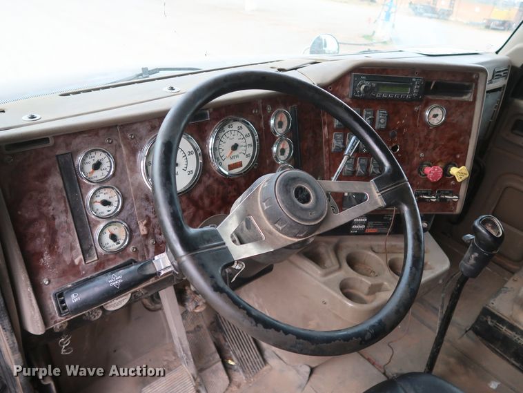 image for item DK3676 2007 International 9200i Eagle  semi truck