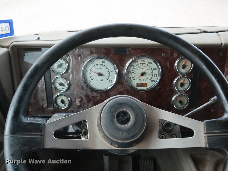 image for item DK3676 2007 International 9200i Eagle  semi truck