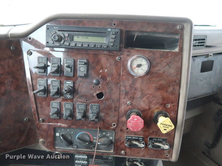 image for item DK3676 2007 International 9200i Eagle  semi truck