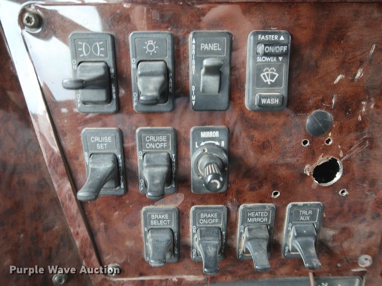 image for item DK3676 2007 International 9200i Eagle  semi truck