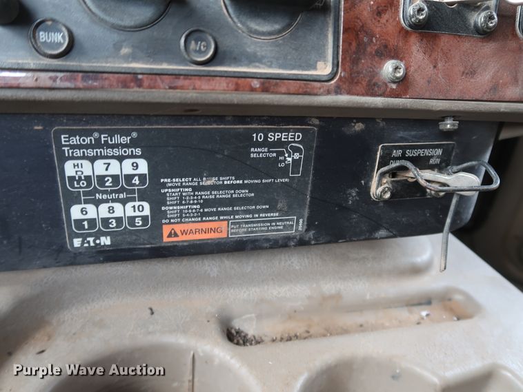 image for item DK3676 2007 International 9200i Eagle  semi truck