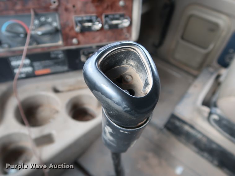 image for item DK3676 2007 International 9200i Eagle  semi truck