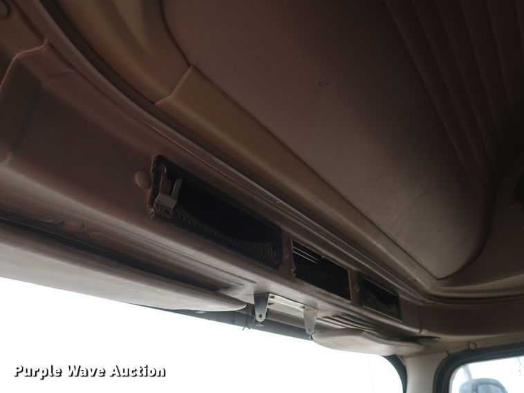 image for item DK3676 2007 International 9200i Eagle  semi truck