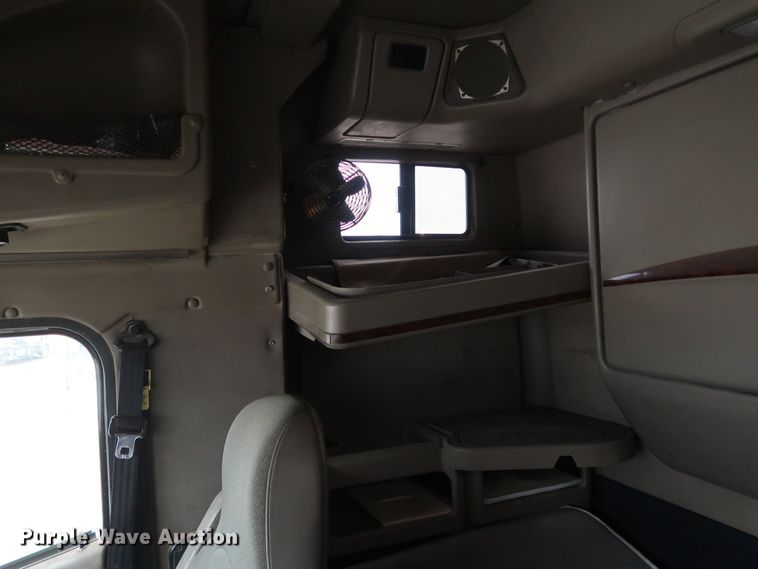 image for item DK3676 2007 International 9200i Eagle  semi truck