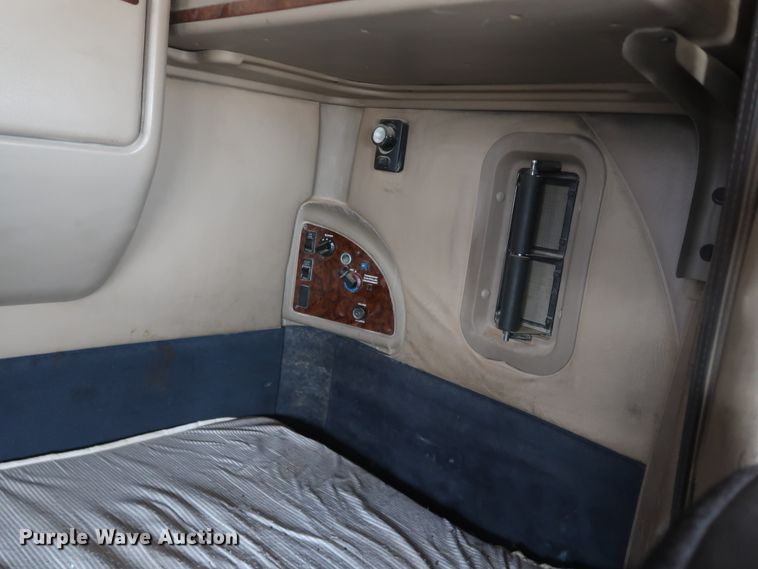 image for item DK3676 2007 International 9200i Eagle  semi truck