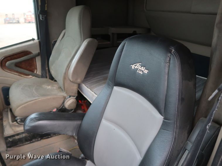 image for item DK3676 2007 International 9200i Eagle  semi truck