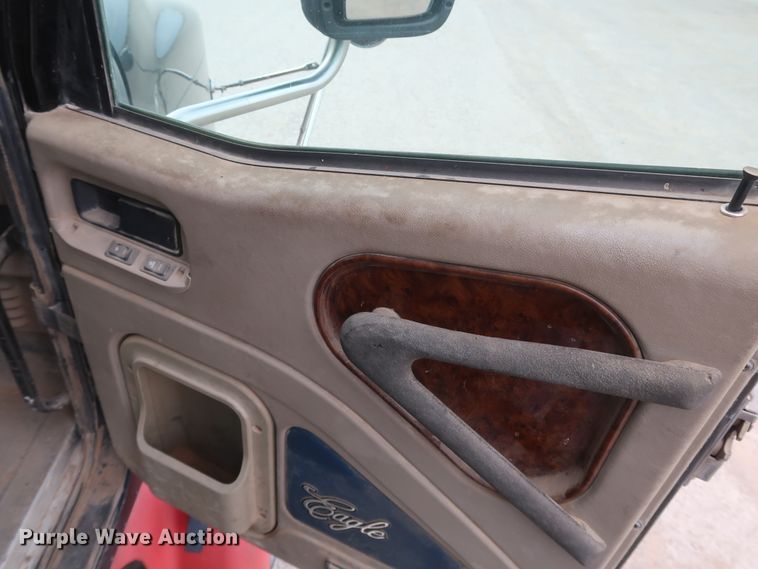 image for item DK3676 2007 International 9200i Eagle  semi truck