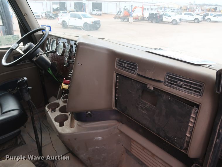 image for item DK3676 2007 International 9200i Eagle  semi truck