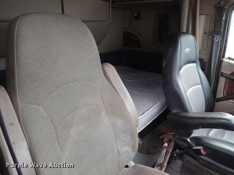 image for item DK3676 2007 International 9200i Eagle  semi truck