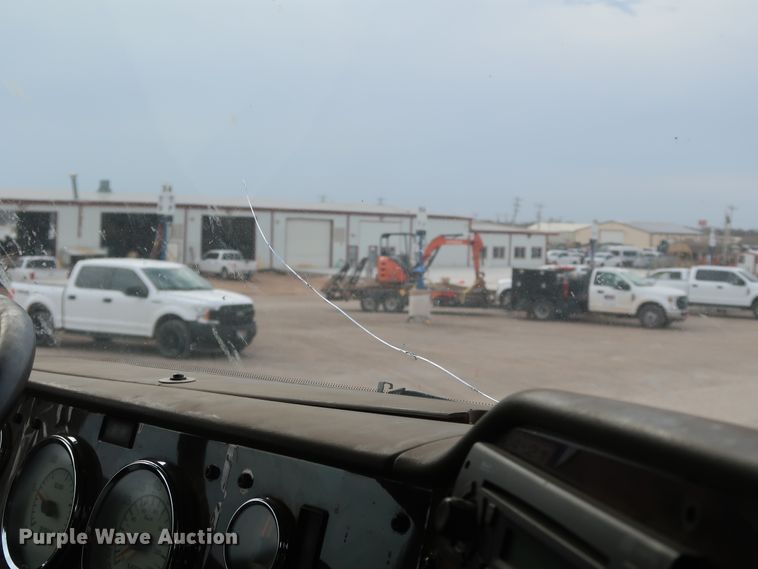 image for item DK3676 2007 International 9200i Eagle  semi truck