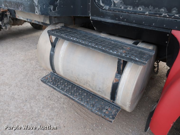 image for item DK3676 2007 International 9200i Eagle  semi truck