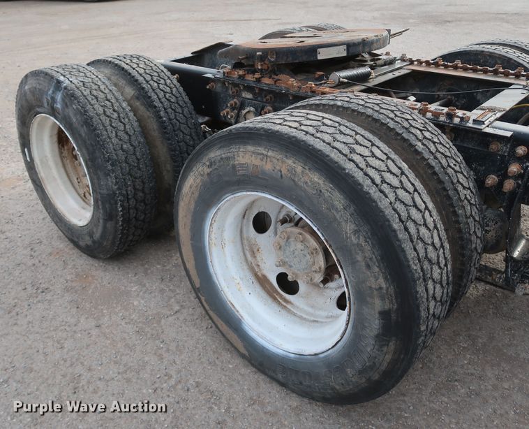 image for item DK3676 2007 International 9200i Eagle  semi truck