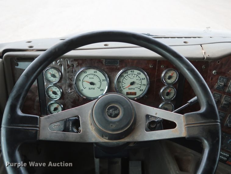 image for item DK3677 2007 International 9200i Eagle  semi truck