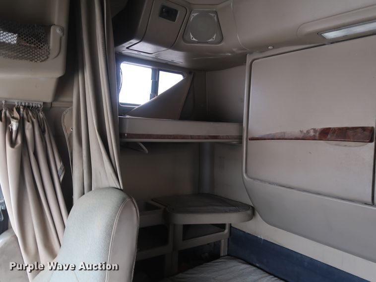 image for item DK3677 2007 International 9200i Eagle  semi truck