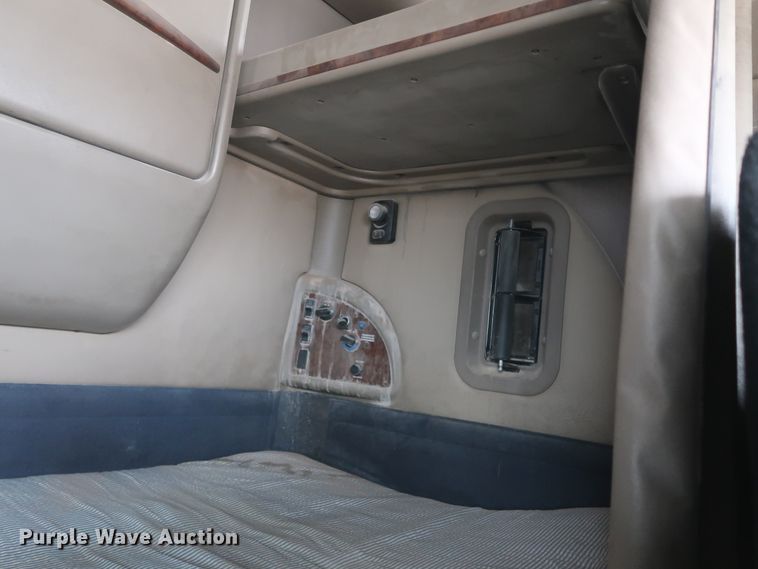 image for item DK3677 2007 International 9200i Eagle  semi truck