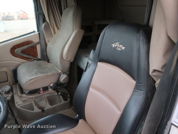 image for item DK3677 2007 International 9200i Eagle  semi truck