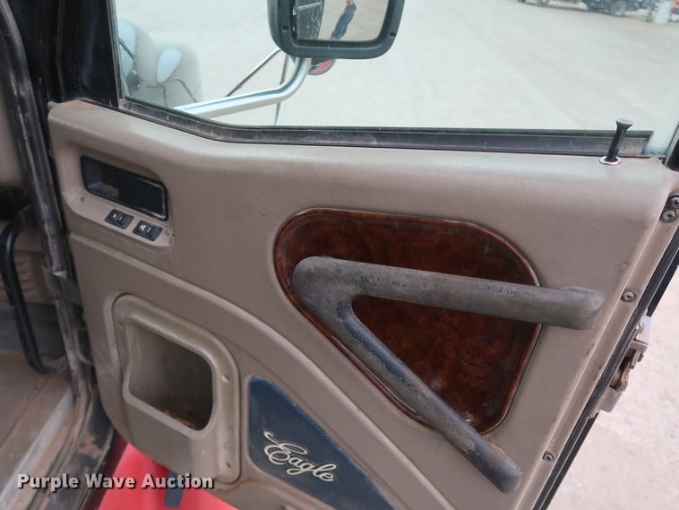 image for item DK3677 2007 International 9200i Eagle  semi truck