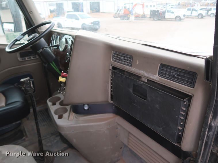 image for item DK3677 2007 International 9200i Eagle  semi truck