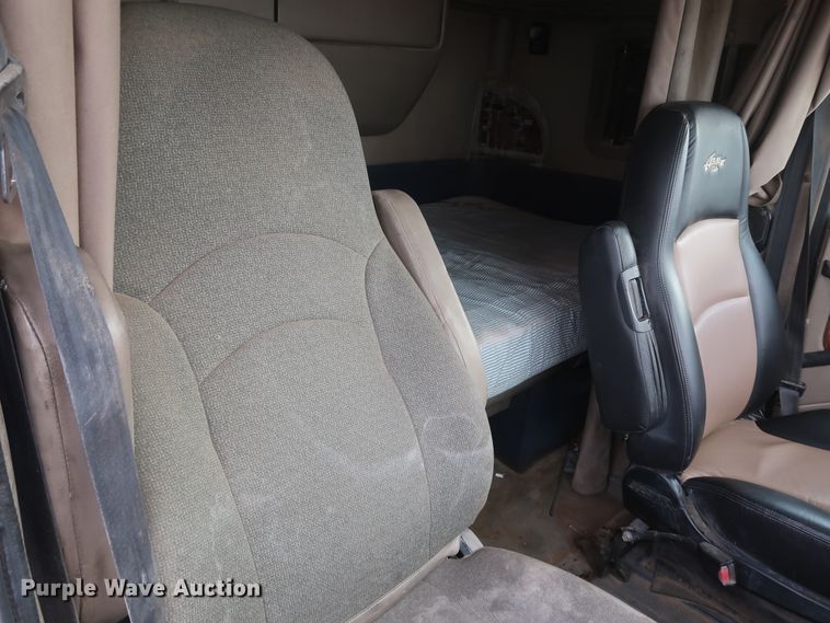 image for item DK3677 2007 International 9200i Eagle  semi truck