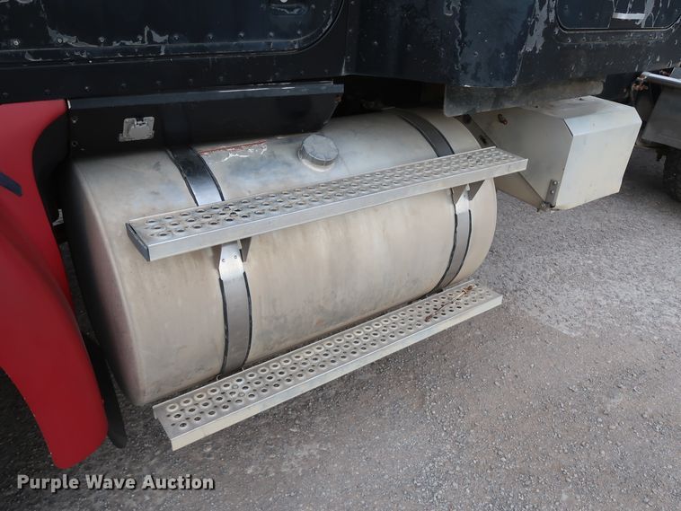 image for item DK3677 2007 International 9200i Eagle  semi truck