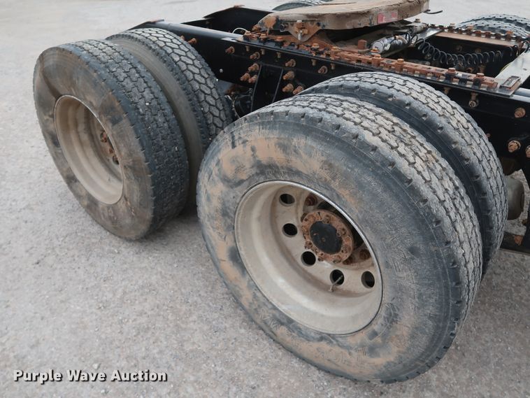 image for item DK3677 2007 International 9200i Eagle  semi truck