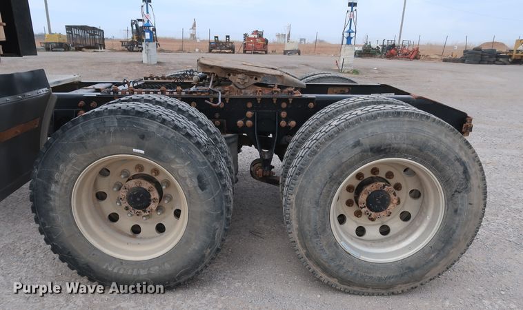 image for item DK3677 2007 International 9200i Eagle  semi truck