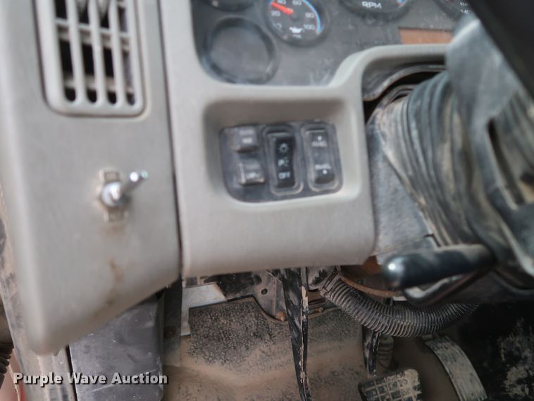 image for item DK3679 2012 International TranStar 8600  semi truck