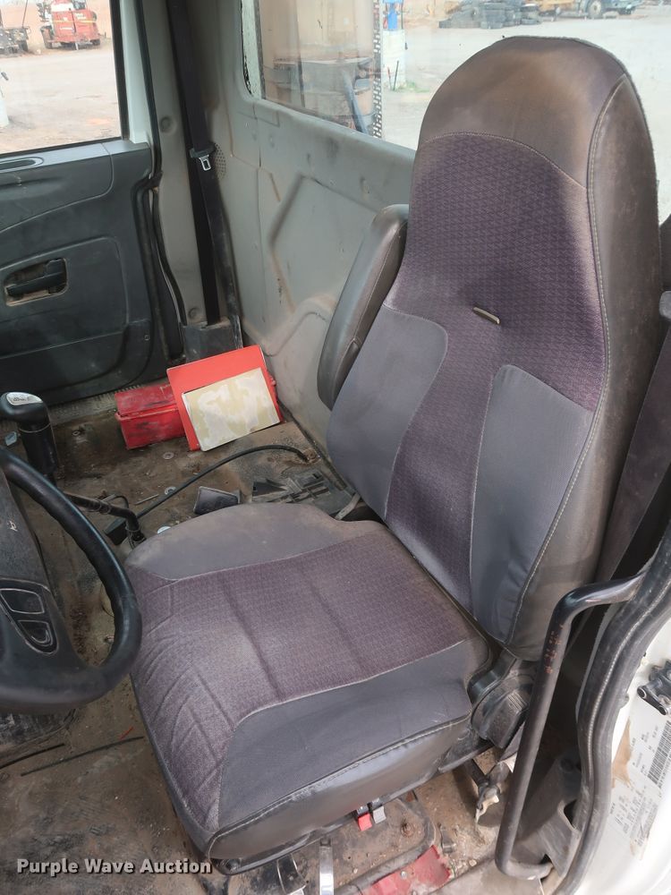 image for item DK3679 2012 International TranStar 8600  semi truck