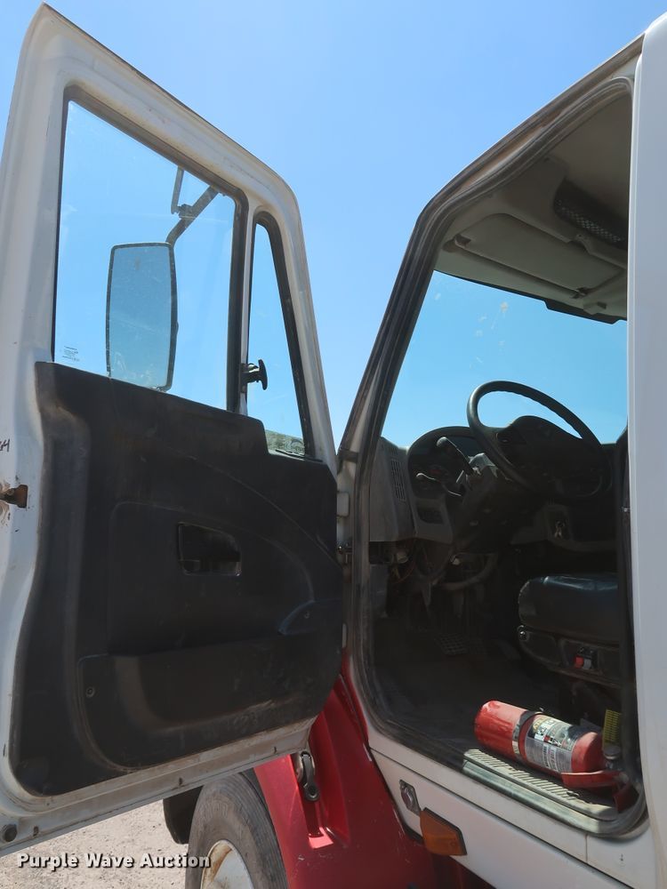 image for item DK3680 2012 International TranStar 8600  semi truck