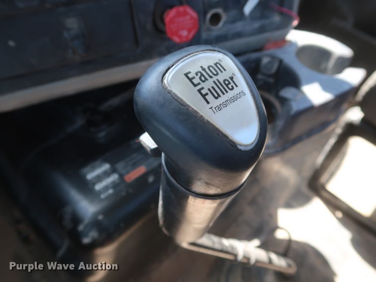 image for item DK3680 2012 International TranStar 8600  semi truck