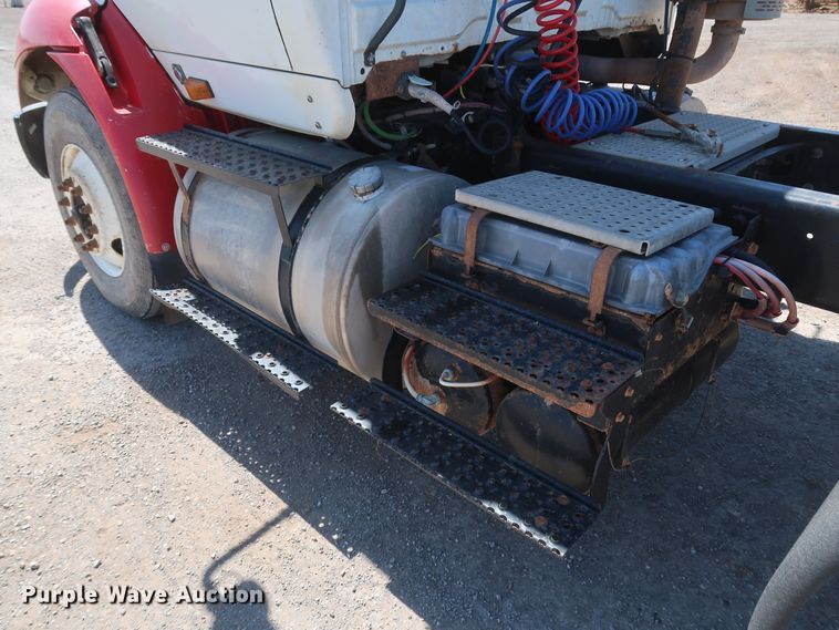 image for item DK3680 2012 International TranStar 8600  semi truck