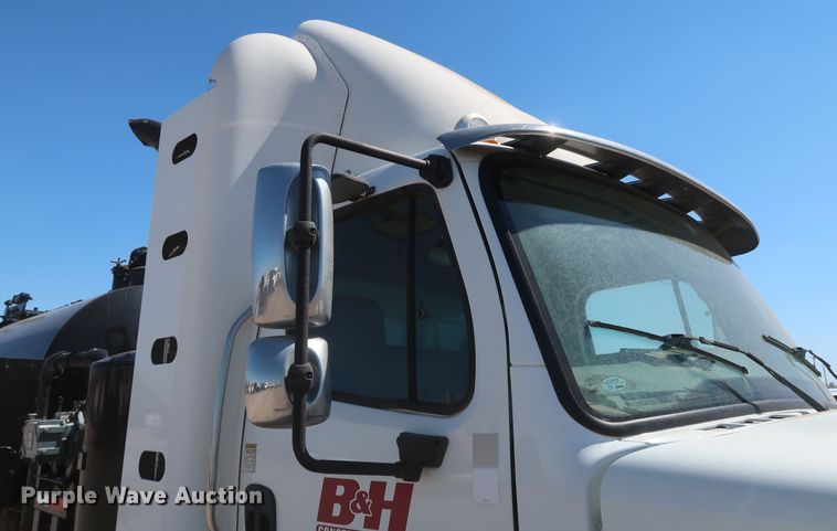 image for item DK3682 2011 Freightliner Business Class M2 112  vacuum truck