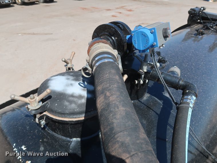 image for item DK3682 2011 Freightliner Business Class M2 112  vacuum truck