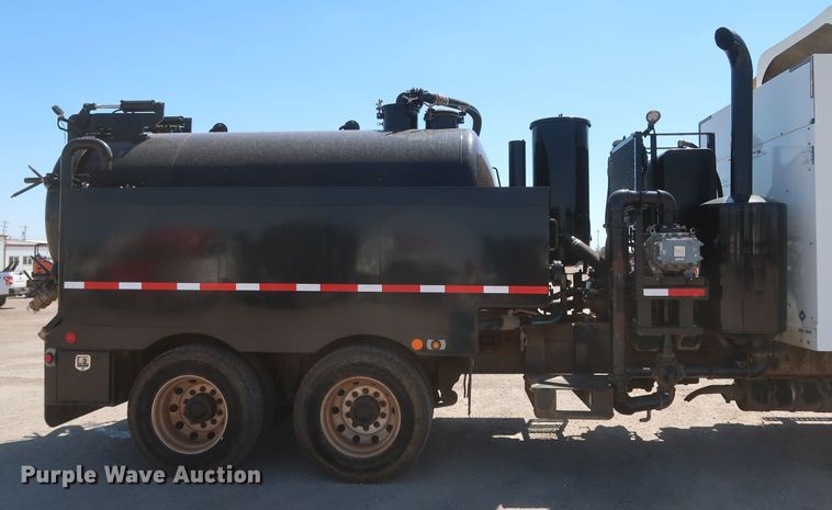 image for item DK3682 2011 Freightliner Business Class M2 112  vacuum truck