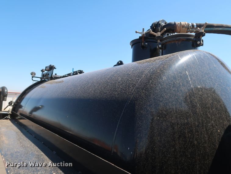 image for item DK3682 2011 Freightliner Business Class M2 112  vacuum truck