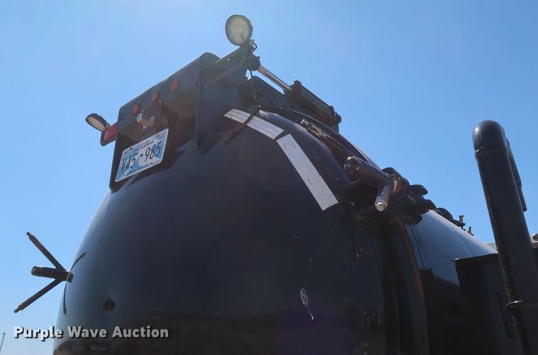 image for item DK3682 2011 Freightliner Business Class M2 112  vacuum truck