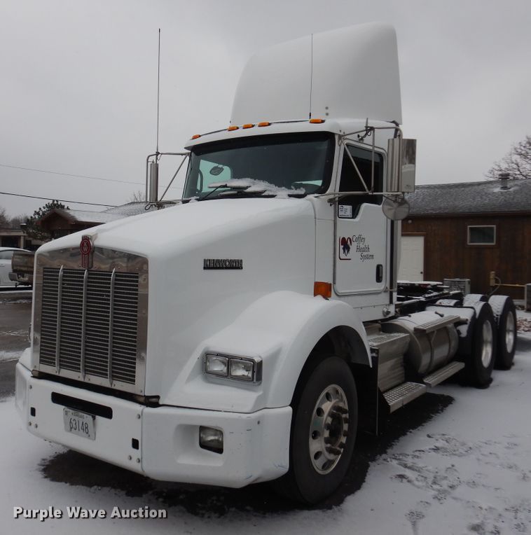 image for item DK4317 2007 Kenworth T800  semi truck