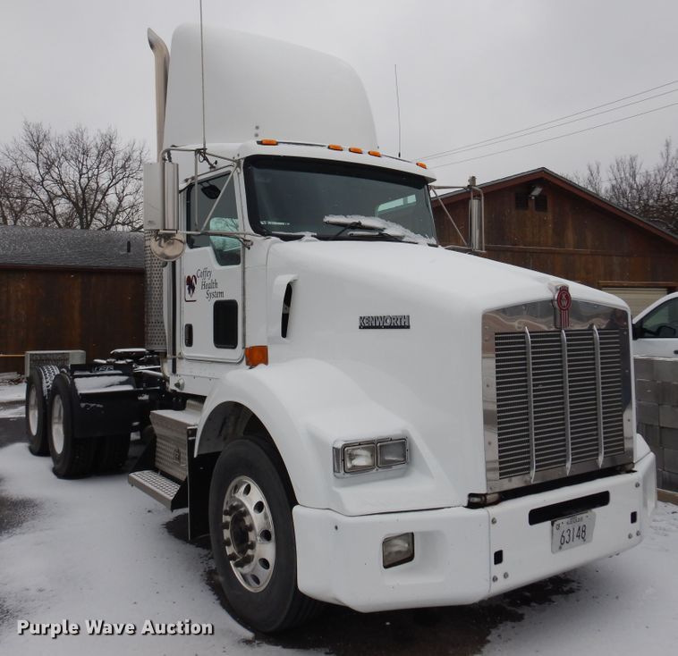 image for item DK4317 2007 Kenworth T800  semi truck