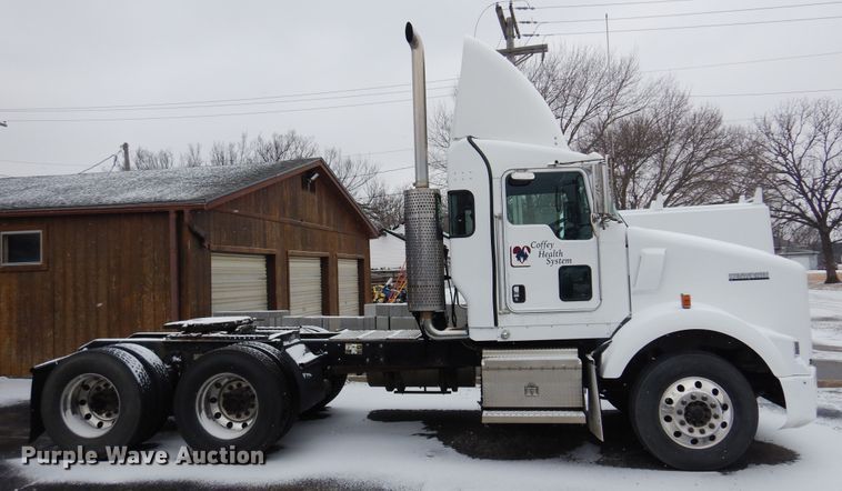 image for item DK4317 2007 Kenworth T800  semi truck