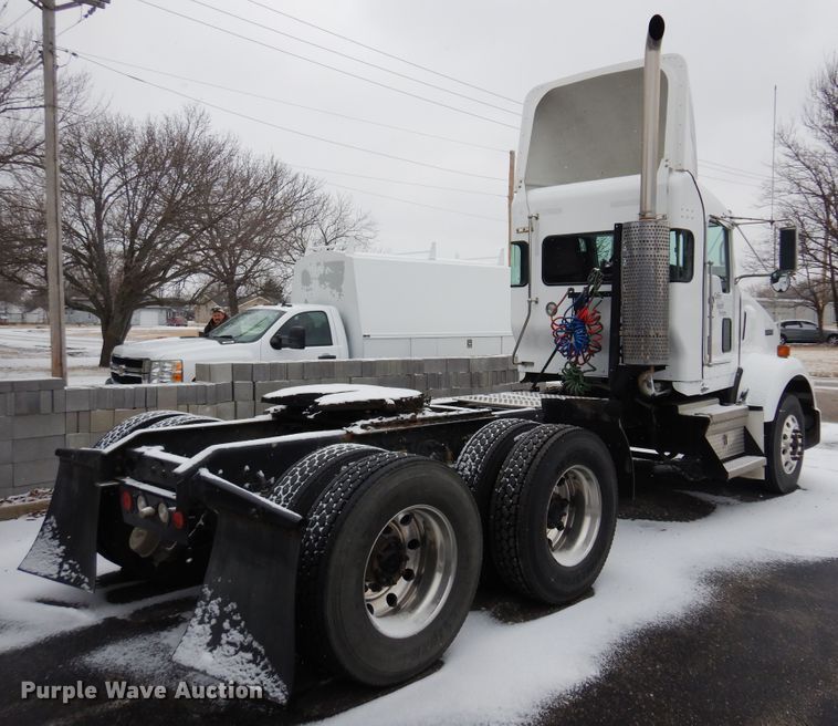 image for item DK4317 2007 Kenworth T800  semi truck