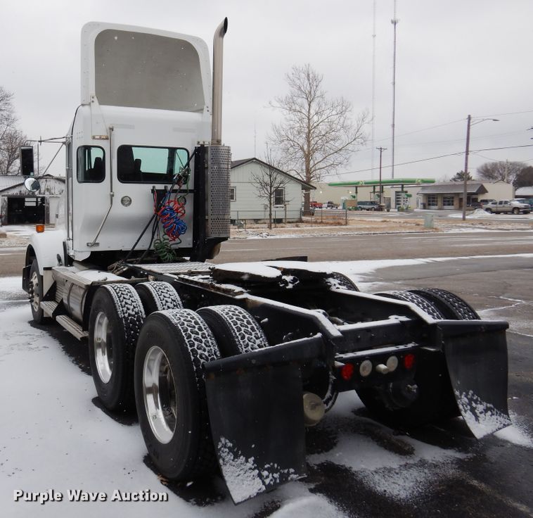 image for item DK4317 2007 Kenworth T800  semi truck