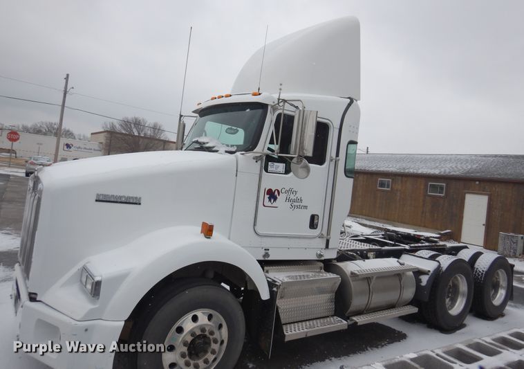 image for item DK4317 2007 Kenworth T800  semi truck