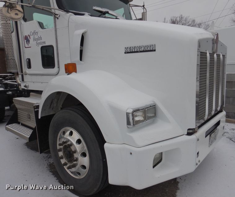 image for item DK4317 2007 Kenworth T800  semi truck