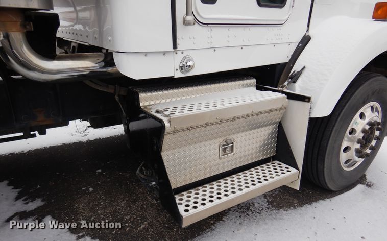 image for item DK4317 2007 Kenworth T800  semi truck