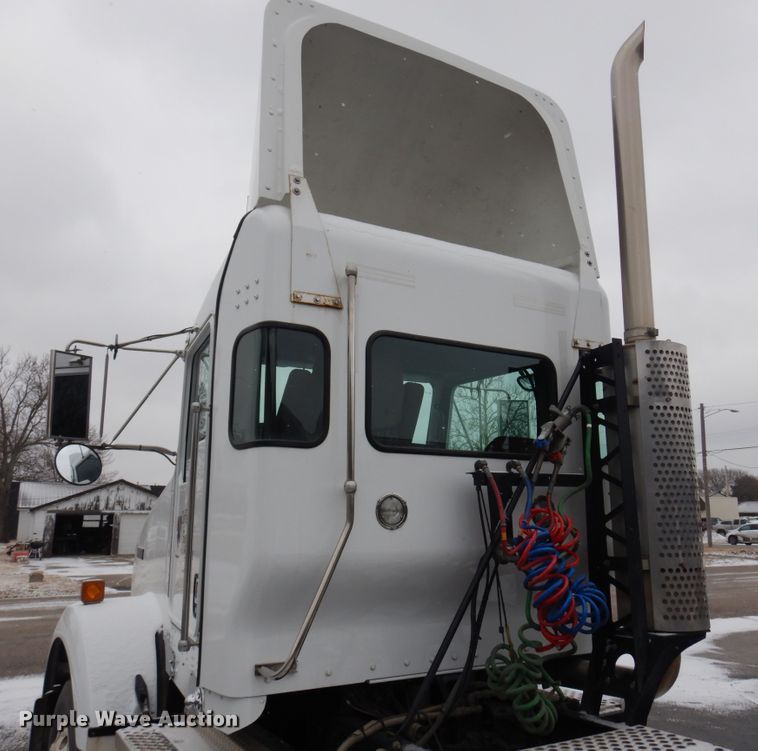 image for item DK4317 2007 Kenworth T800  semi truck