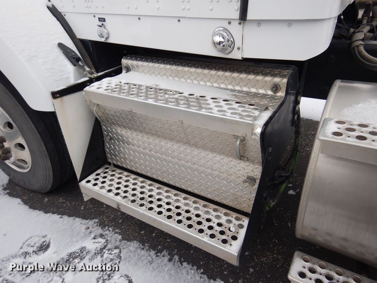 image for item DK4317 2007 Kenworth T800  semi truck