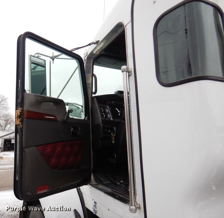 image for item DK4317 2007 Kenworth T800  semi truck