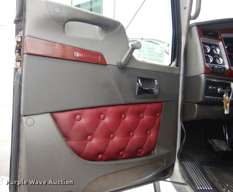 image for item DK4317 2007 Kenworth T800  semi truck