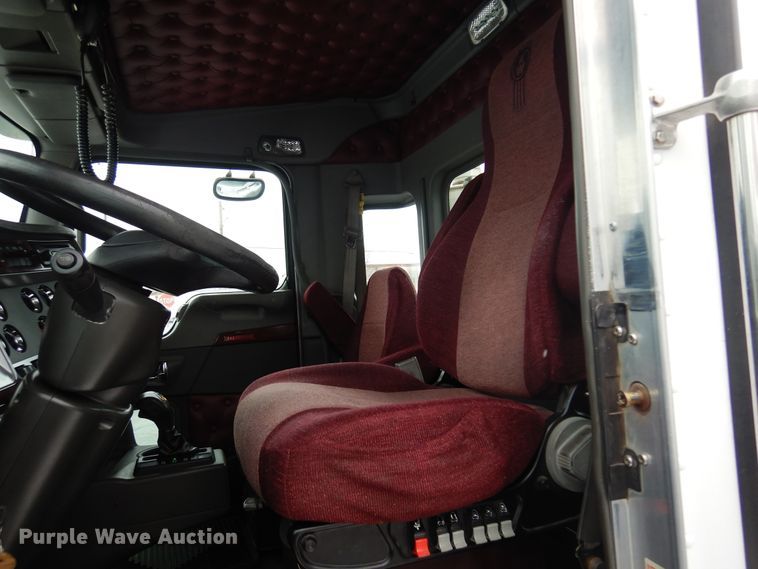 image for item DK4317 2007 Kenworth T800  semi truck